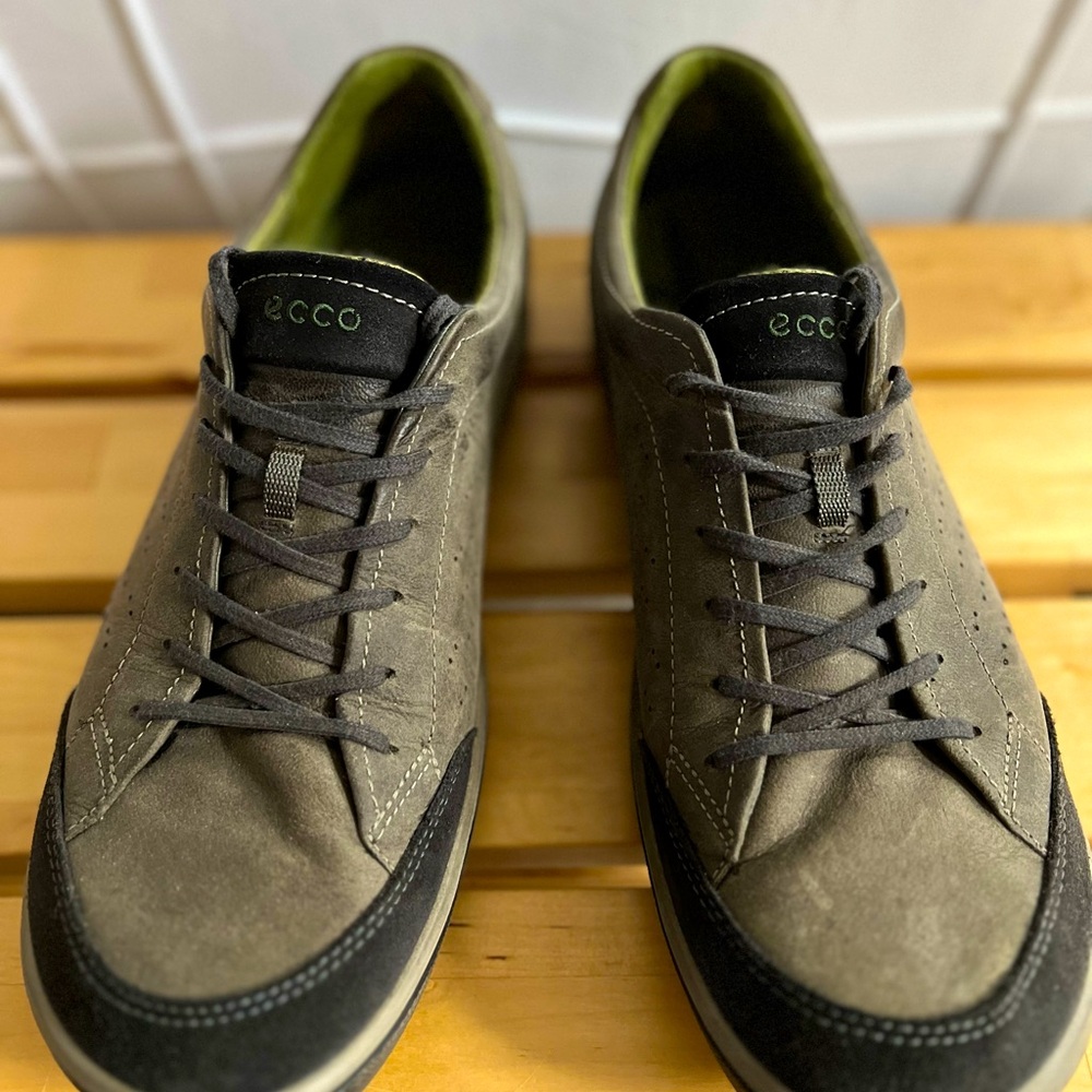 Ecco Men’s Soft Leather Sneakers – Olive Green & Black – Casual Shoes